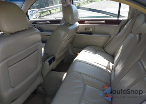 2005 Lincoln Town Car Signature Limited z USA, uszkodzony, nr VIN 1LNHM82W65Y664248